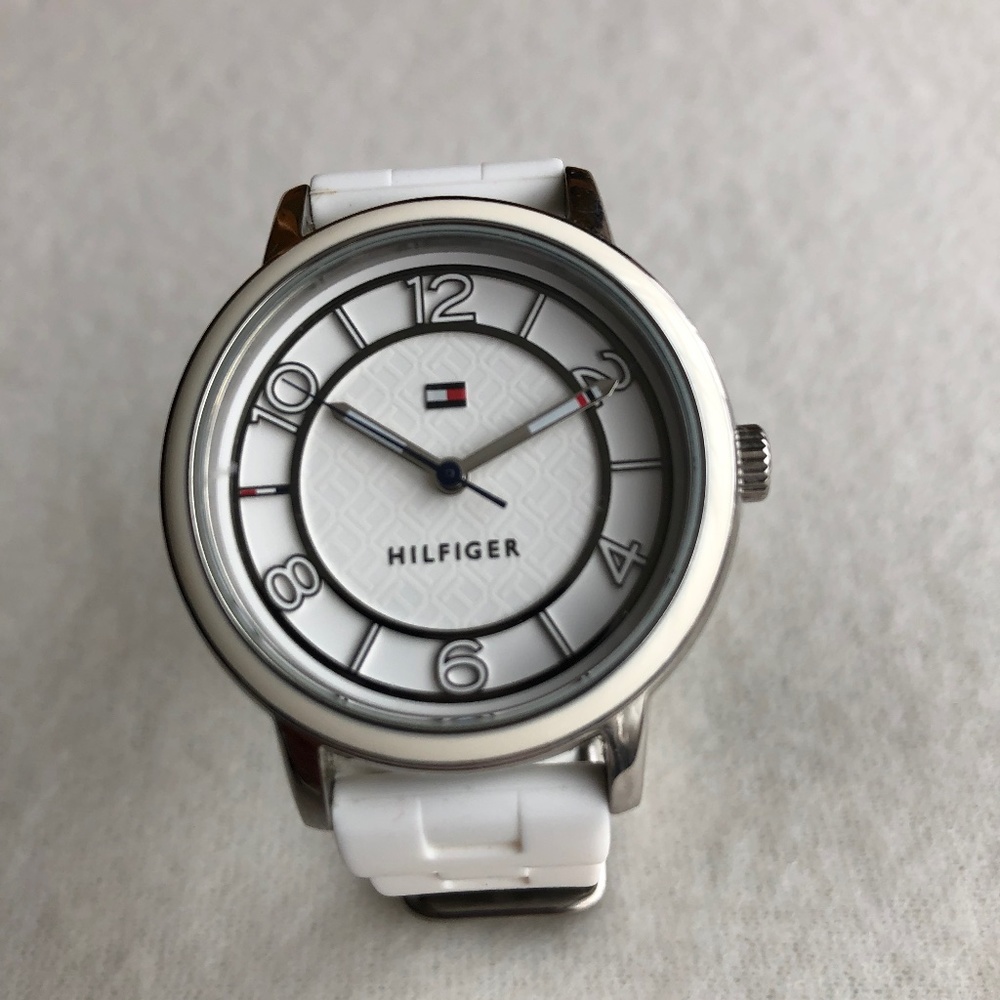 TOMMY HILFIGER WATCH.